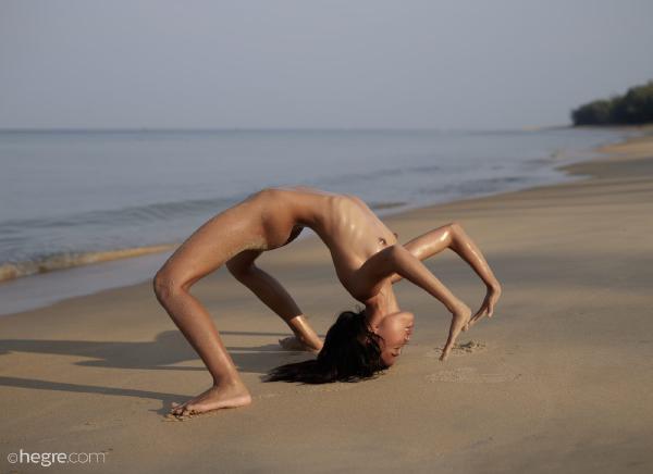 Yoga sulla spiaggia di Hiromi #9