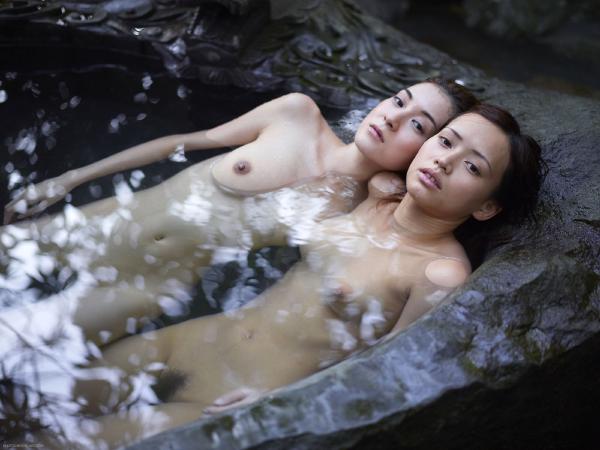 Mayuko og Saki drage hot spring del 2 #33